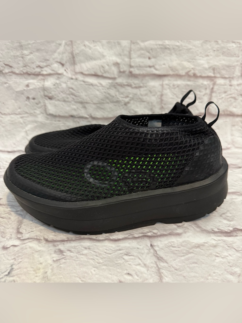 OOFOS OOmg Low Mesh recovery shoes women’s size 9
